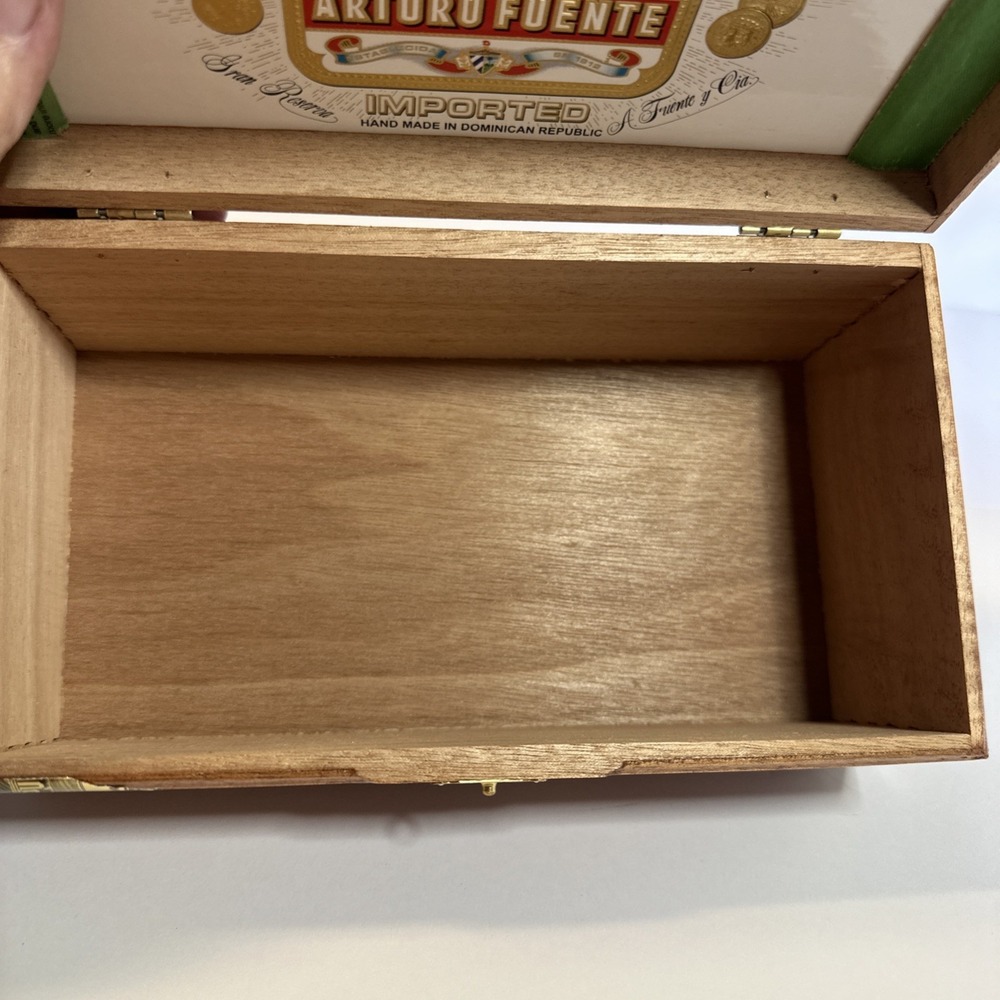 Arturo Fuente Wooden Cigar Box Hinged Clasp Stickers - Picture 9 of 9
